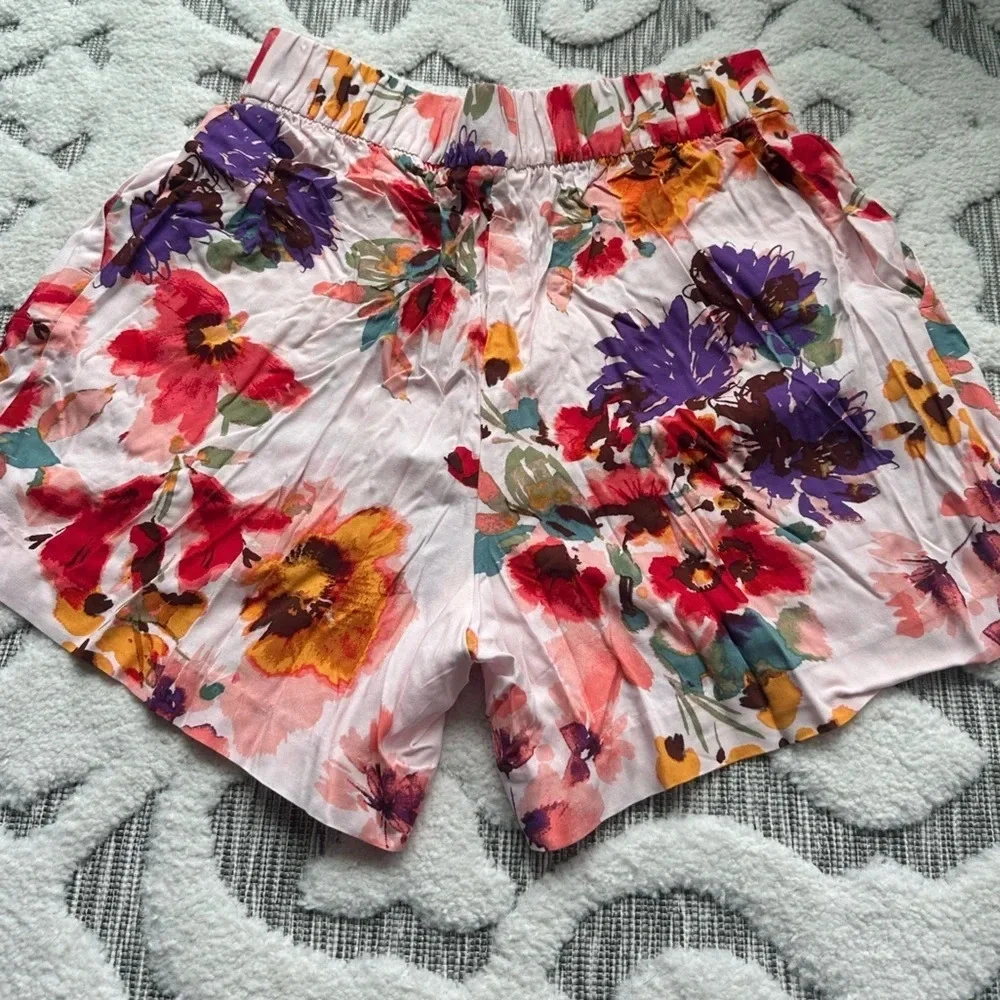 H&M White Multi Color Floral Print Shorts | Sz 10 - Picture 5 of 5